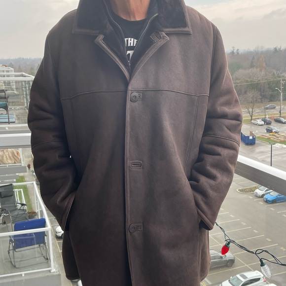 Genuine shearling men’s jacket..very warm! Hardly warn! Fits size 48. - Picture 3 of 7